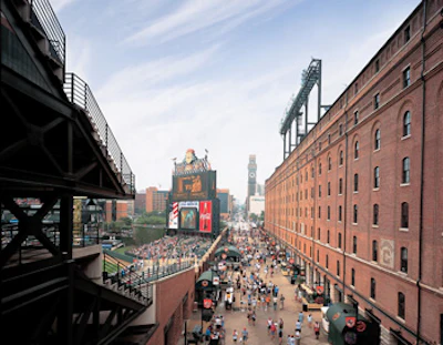 Right: Oriole Park at Camden Yards embraces its urban context [Photo courtesy of Populous]