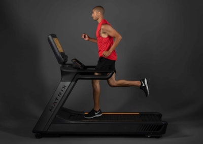 Mx20 Mdprod Pps Treadmill Touchxl Male Running Left Leg Up Detail Profile Lores 900 X640