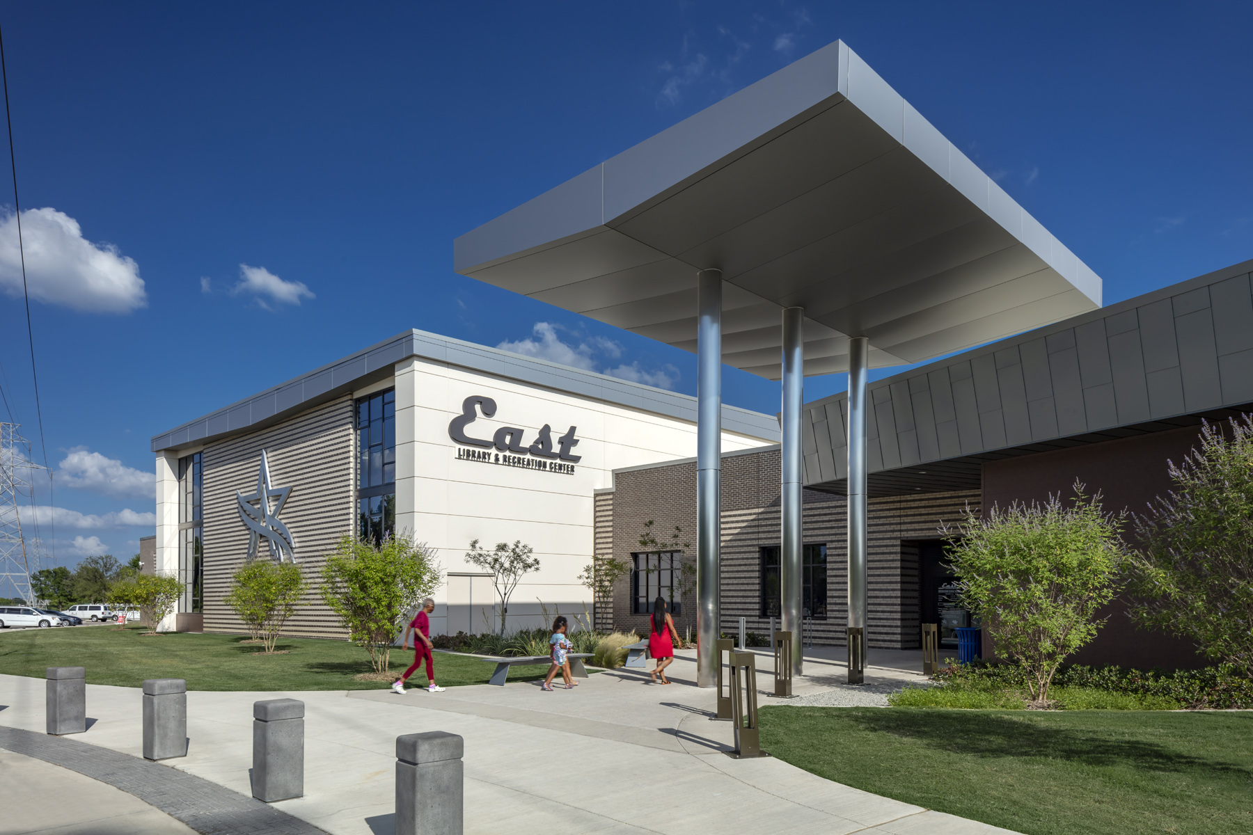 07 East   Entry