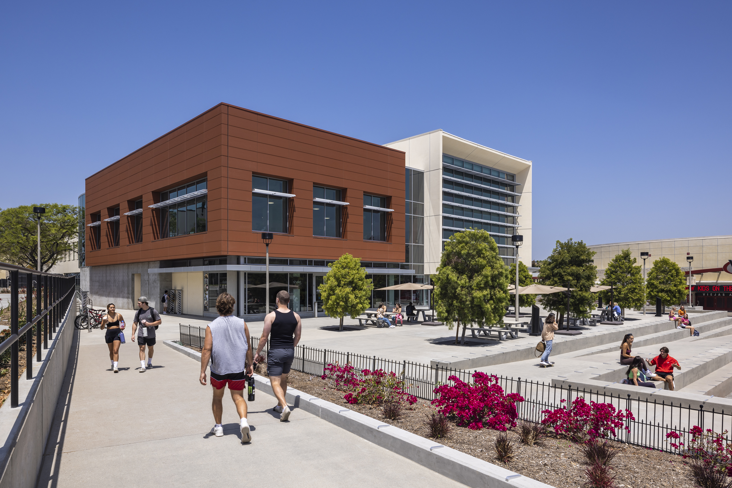 Sdsu Aztec Exterior 01