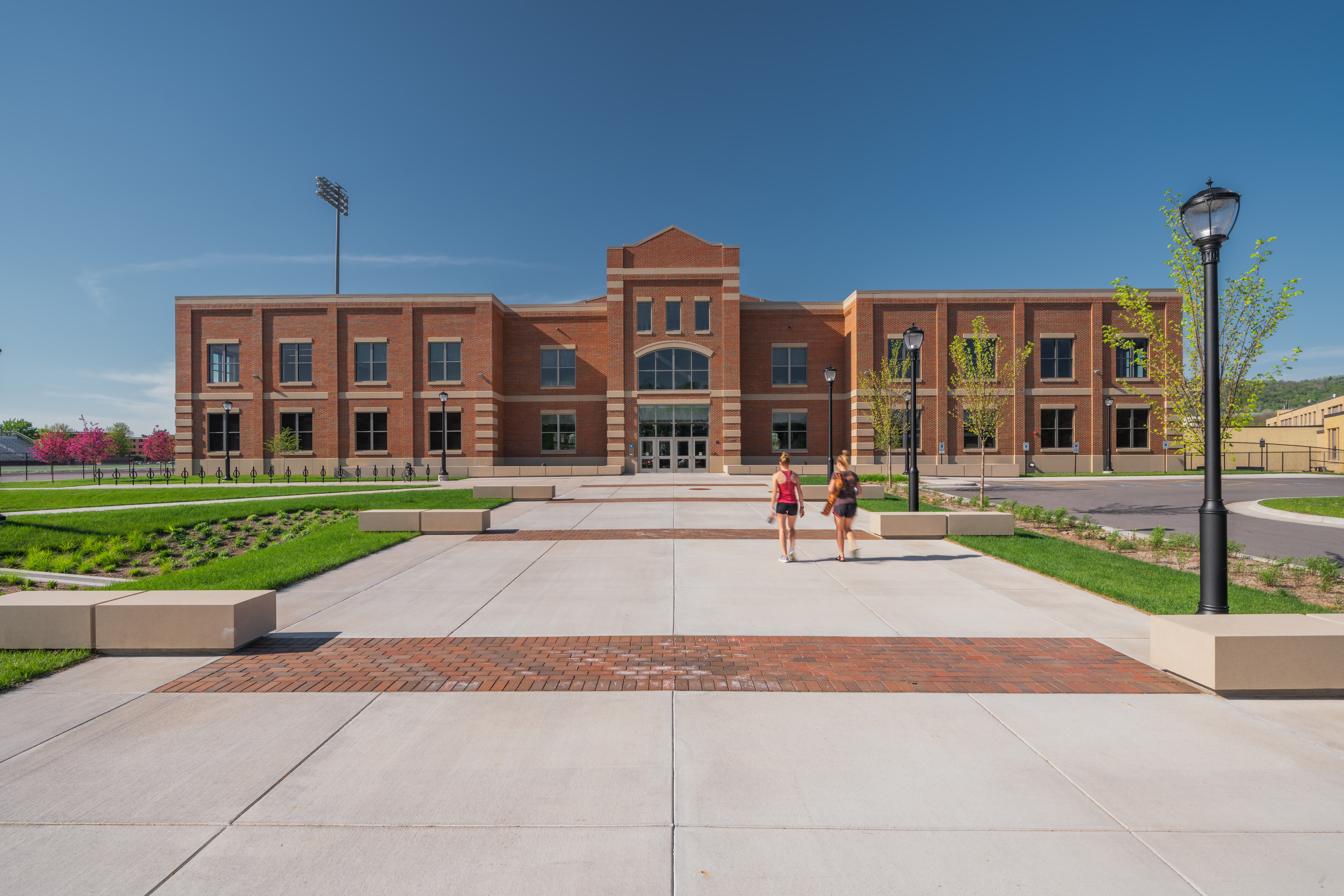 02 Uwl Fieldhouse Kz Main Entrance Day Highres