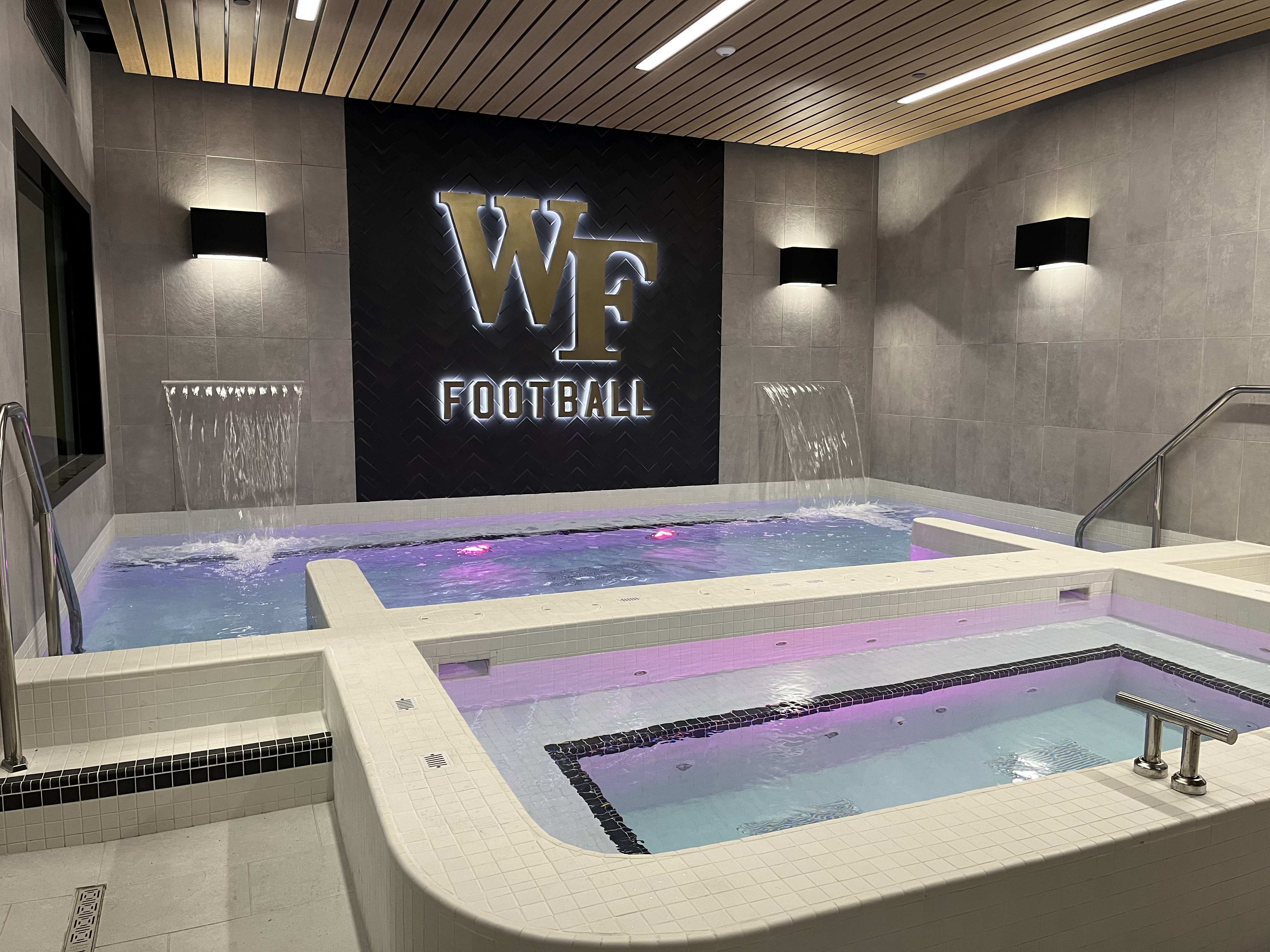 114722396405 Wake 20 Forest 20 University 2 C 20 Nc 20(8)