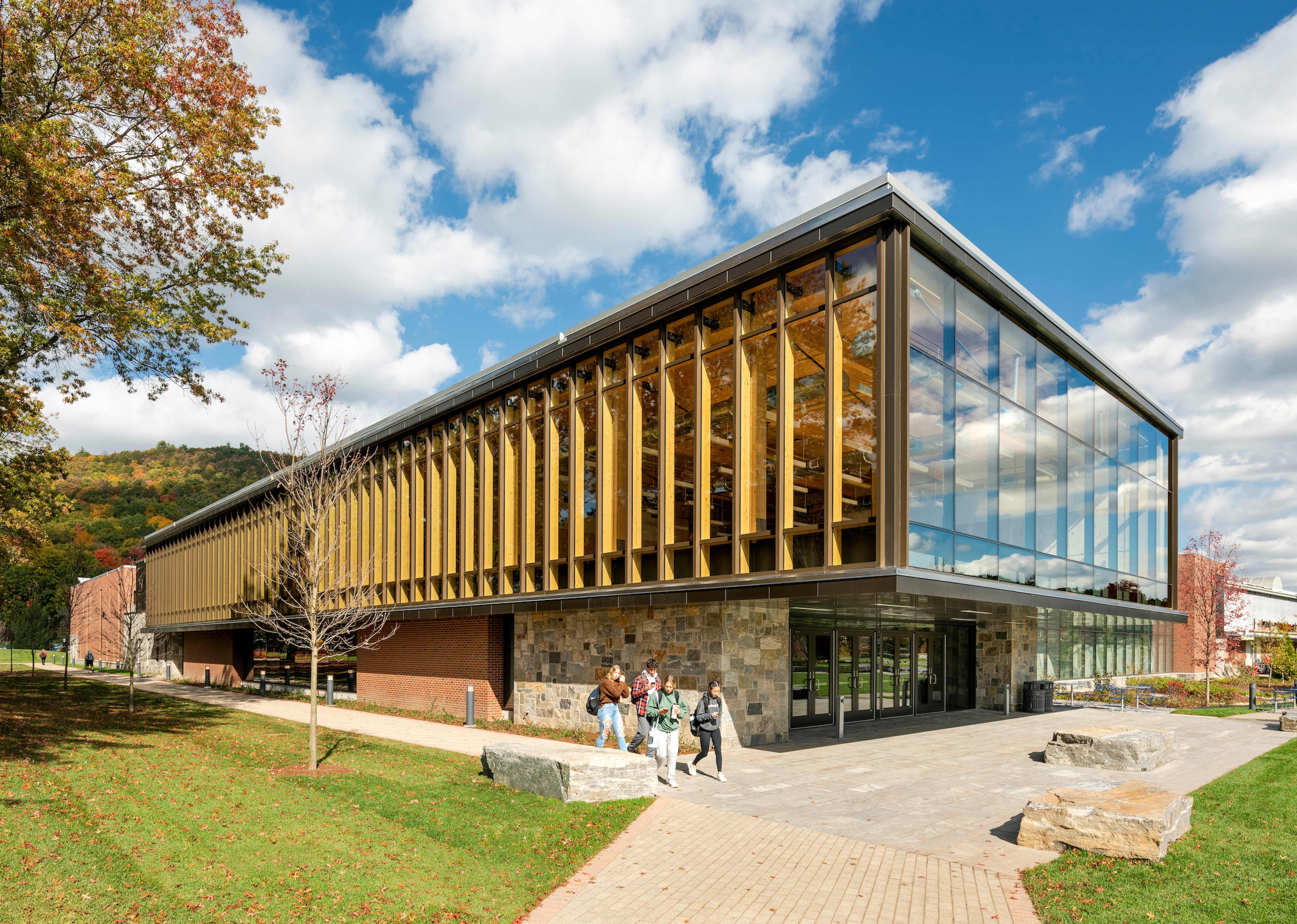 01 Qu Rec+wellness Center Primary Entrance From Quad