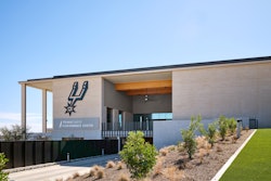 P23638 00 Spurs Perf Ctr N96 Printmedium