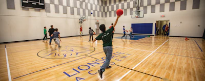 1 L 526 Ab Sport Court Crop